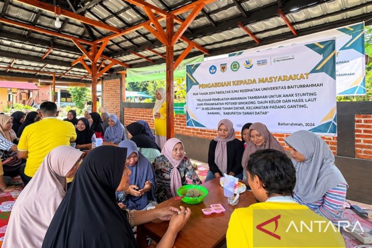 Pelatihan olah minyak jelantah, Tim PkM Farmasi Klinis Unbrah Ajarkan masyarakat Koto Alam Tanah Datar pembuatan sabun