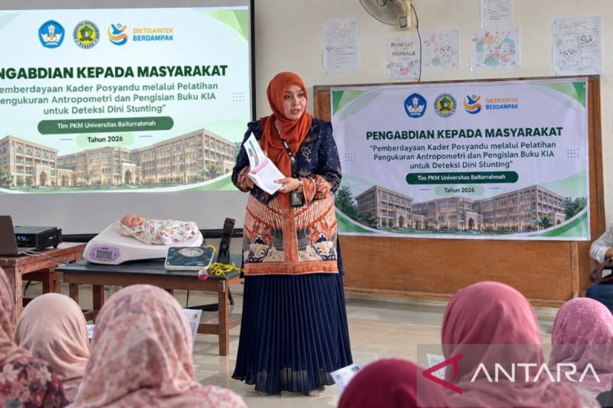 Pemberdayaan kader posyandu, Tim PkM Unbrah perkuat deteksi dini stunting melalui antropometri dan buku KIA